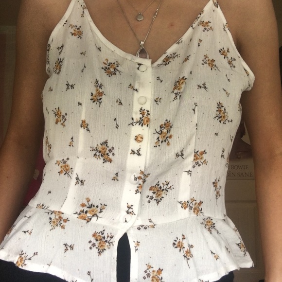 summer tank top 🌻 - Picture 2 of 4